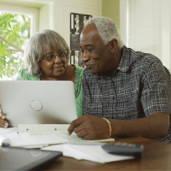 elderly-couple-on-computer